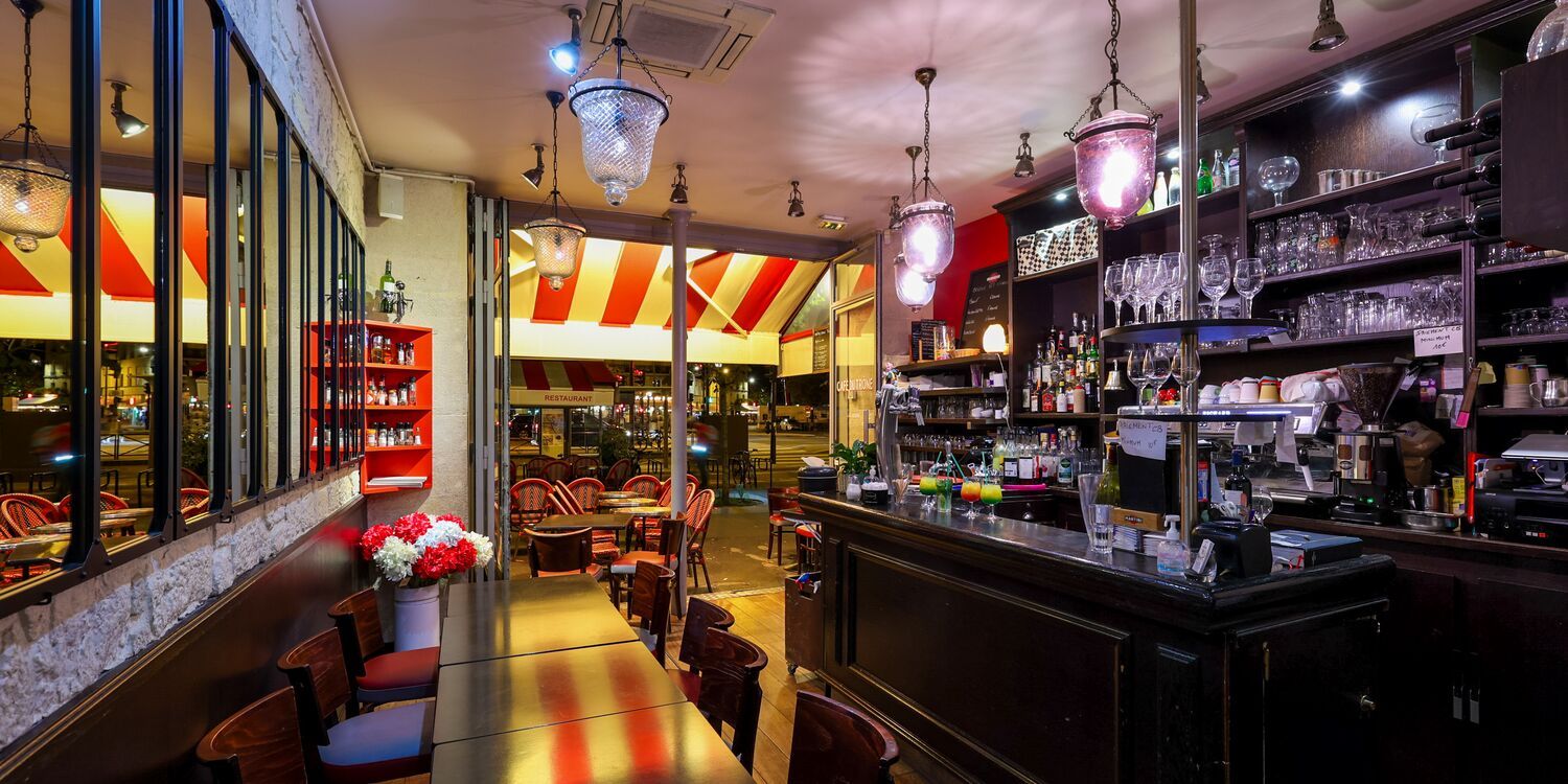 Le Café Du Trône